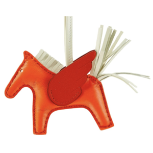 Hermès Rodeo Pegase PM Orange Poppy / Craie / Terre Battue Milo Lambskin